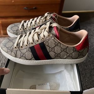 Women Ace Gucci GG Supreme Sneakers